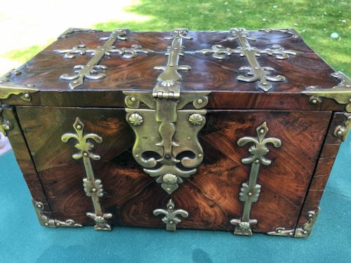 17TH CENT KINGWOOD VENEERED AND BRASS MOUNTED COFFRE FORTE CIRCA 1690 - ADDITIONAL PHOTO 4
