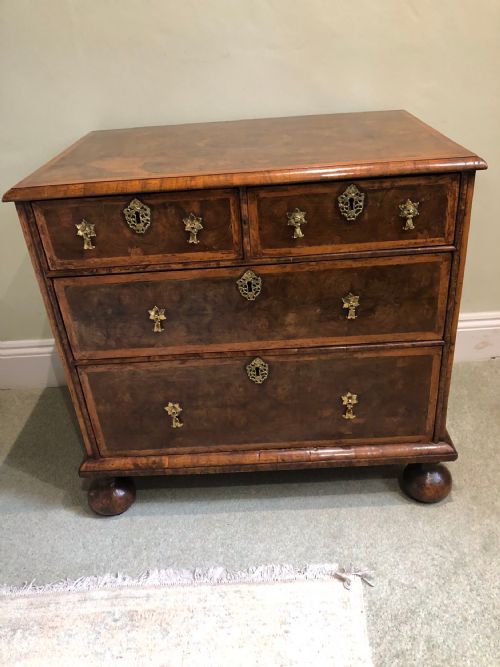A SMALL OLIVE OYSTER CHEST OF TWO LONG AND TWO SHORT DRAWERS WILLIAM AND MARY PERIOD - ADDITIONAL PHOTO 1
