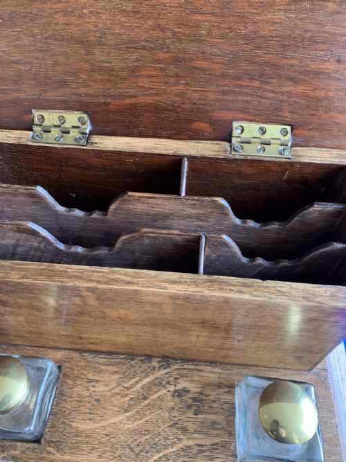EDWARDIAN ARTS AND CRAFTS OAK DESKTOP INKSTAND - ADDITIONAL PHOTO 3