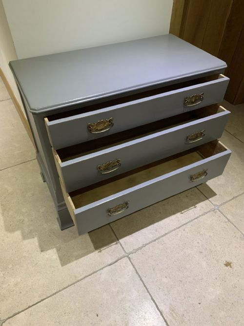 VICTORIAN SHABBY CHIC THREE DRAWER BEDROOM CHEST - ADDITIONAL PHOTO 3