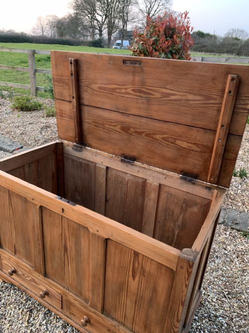 GEORGIAN PITCH PINE COFFER - ADDITIONAL PHOTO 4