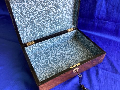 VICTORIAN WALNUT TRINKET KEEPSAKE BOX - ADDITIONAL PHOTO 5