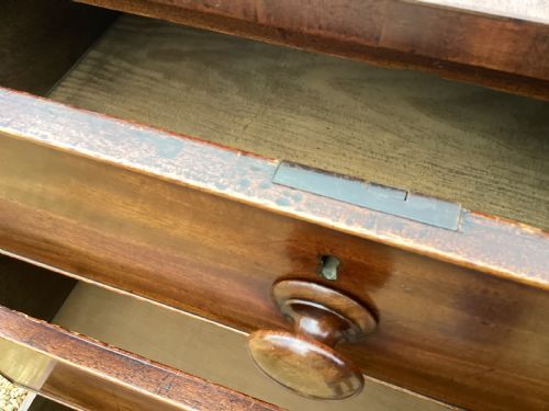 GEORGIAN MAHOGANY CHEST OF DRAWERS - ADDITIONAL PHOTO 8