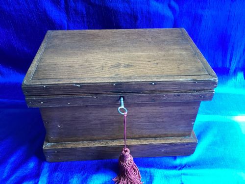 antique oak keepsake box - CATEGORY: ANTIQUE BOXES - DATED 1920