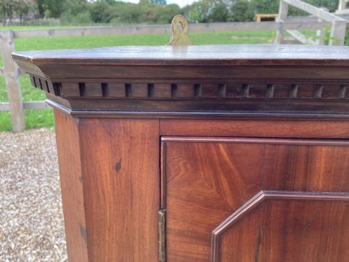 GEORGIAN OAK AND MAHOGANY CORNER CUPBOARD - ADDITIONAL PHOTO 4