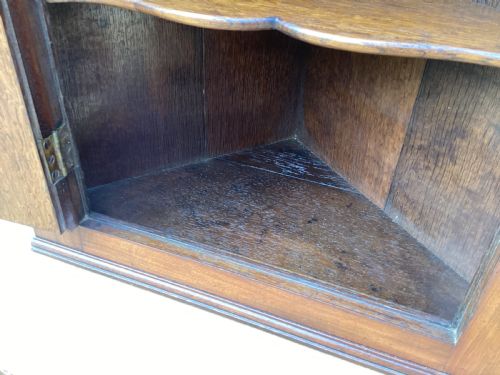 GEORGIAN OAK AND MAHOGANY CORNER CUPBOARD - ADDITIONAL PHOTO 6