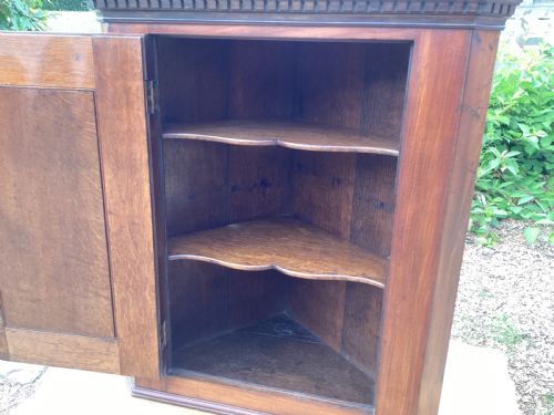 GEORGIAN OAK AND MAHOGANY CORNER CUPBOARD - ADDITIONAL PHOTO 7