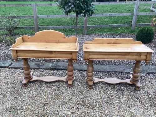 victorian pair of pine dressing table and washstand - CATEGORY: ANTIQUE FURNITURE - DATED VICTORIAN