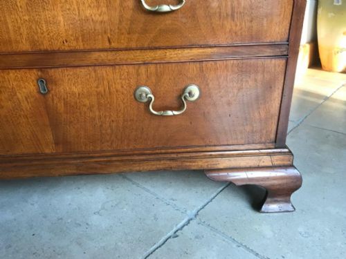 GEORGIAN WALNUT CHEST OF DRAWERS - ADDITIONAL PHOTO 1