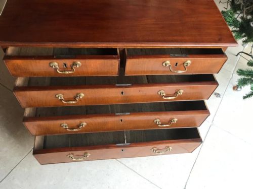 GEORGIAN WALNUT CHEST OF DRAWERS - ADDITIONAL PHOTO 3