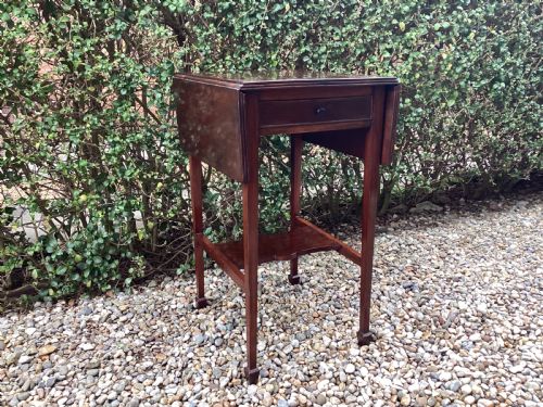 antique georgian mahogany side table - CATEGORY: ANTIQUE TABLES - DATED GEORGIAN
