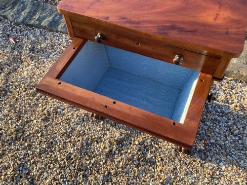 A VICTORIAN MAHOGANY SEWING WORK TABLE - ADDITIONAL PHOTO 11