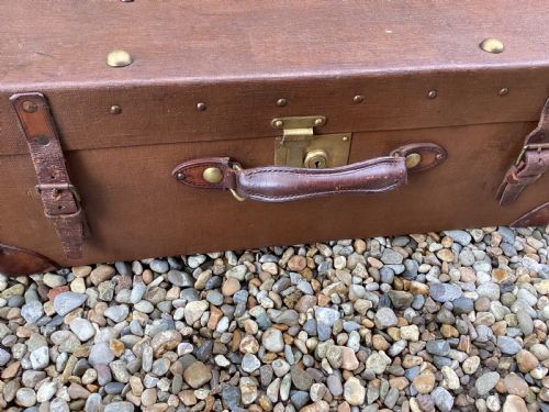 ANTIQUE FINNEGANS LEATHER AND FABRIC TRAVEL TRUNK - ADDITIONAL PHOTO 11
