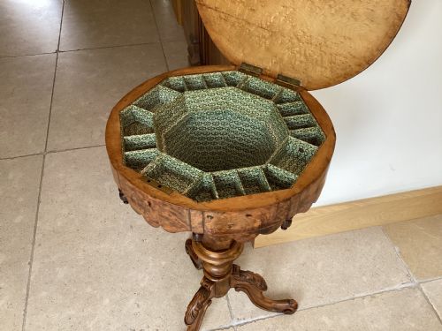 VICTORIAN BURR WALNUT SEWING TABLEWORK BOX - ADDITIONAL PHOTO 3