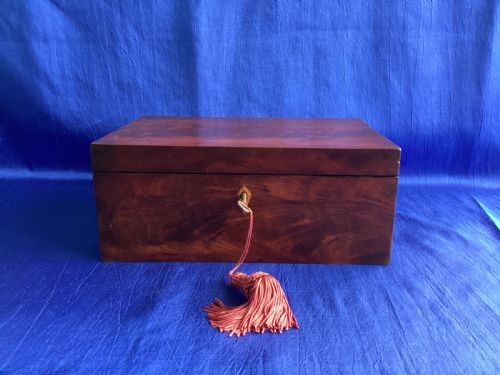 antique georgian mahogany keepsake box - CATEGORY: ANTIQUE BOXES - DATED GEORGIAN