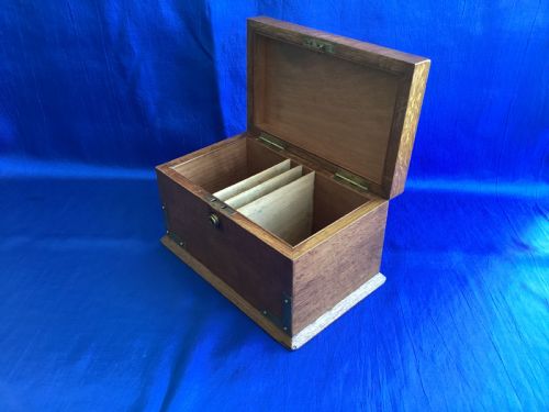 EDWARDIAN BRASS BOUND OAK CIGAR CABINET - ADDITIONAL PHOTO 5