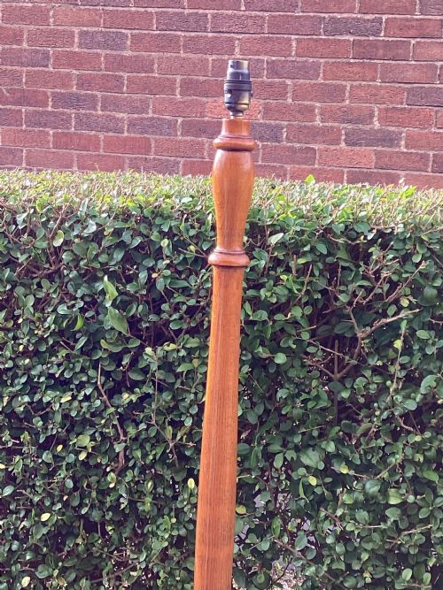 EDWARDIAN OAK STANDARD LAMP - ADDITIONAL PHOTO 3
