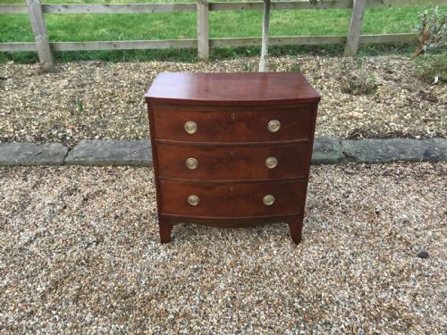 victorian mahogany small bow fronted chest of drawers - CATEGORY: ANTIQUE CHEST OF DRAWERS - DATED VICTORIAN