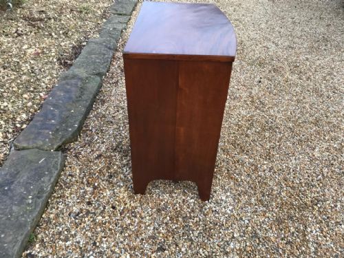 VICTORIAN MAHOGANY SMALL BOW FRONTED CHEST OF DRAWERS - ADDITIONAL PHOTO 3