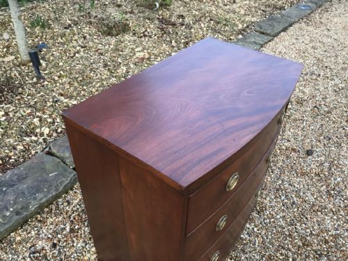 VICTORIAN MAHOGANY SMALL BOW FRONTED CHEST OF DRAWERS - ADDITIONAL PHOTO 4