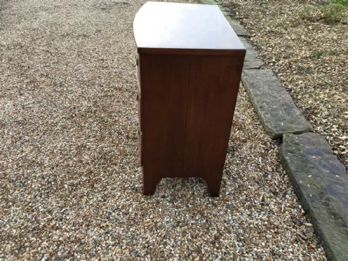 VICTORIAN MAHOGANY SMALL BOW FRONTED CHEST OF DRAWERS - ADDITIONAL PHOTO 6