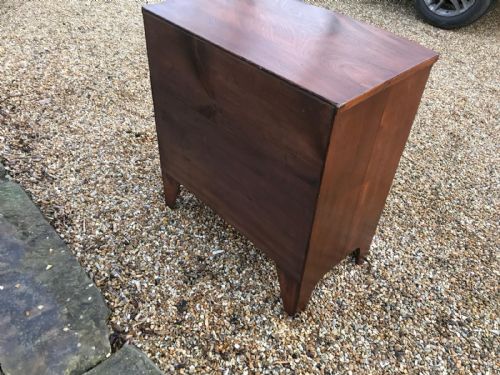 VICTORIAN MAHOGANY SMALL BOW FRONTED CHEST OF DRAWERS - ADDITIONAL PHOTO 7