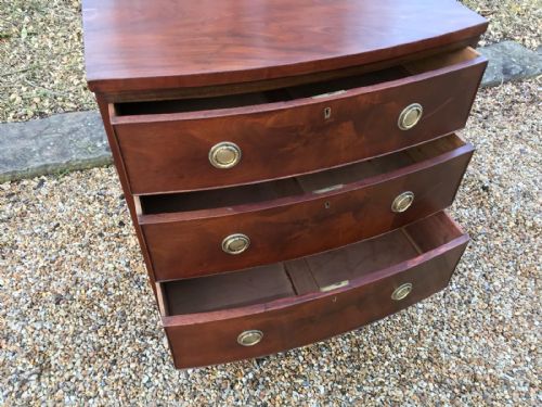 VICTORIAN MAHOGANY SMALL BOW FRONTED CHEST OF DRAWERS - ADDITIONAL PHOTO 11