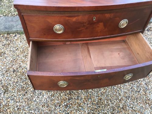 VICTORIAN MAHOGANY SMALL BOW FRONTED CHEST OF DRAWERS - ADDITIONAL PHOTO 12