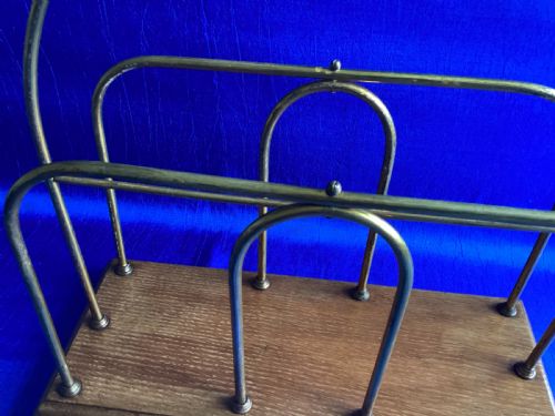 EDWARDIAN OAK AND BRASS MAGAZINE RACK - ADDITIONAL PHOTO 4