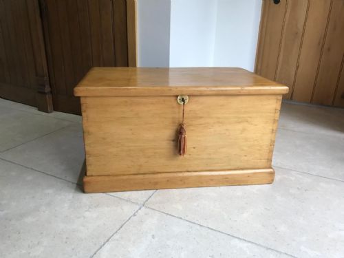 victorian antique pine box - CATEGORY: ANTIQUE CHESTS - DATED VICTORIAN