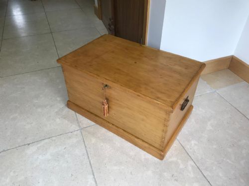 VICTORIAN ANTIQUE PINE BOX - ADDITIONAL PHOTO 1