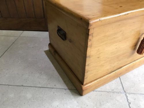 VICTORIAN ANTIQUE PINE BOX - ADDITIONAL PHOTO 5