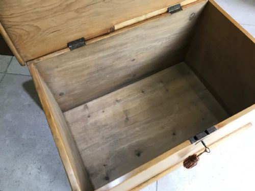 VICTORIAN ANTIQUE PINE BOX - ADDITIONAL PHOTO 9