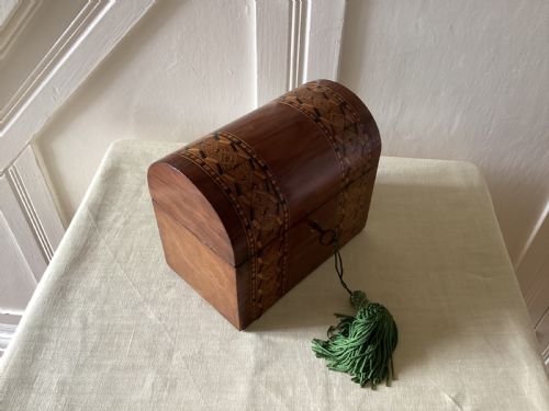VICTORIAN DOMED TOP PARQUETRY AND WALNUT TEA CADDY PARQUETRY TEA CADDY - ADDITIONAL PHOTO 4