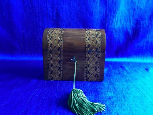 VICTORIAN DOMED TOP PARQUETRY AND WALNUT TEA CADDY PARQUETRY TEA CADDY - ADDITIONAL PHOTO 7