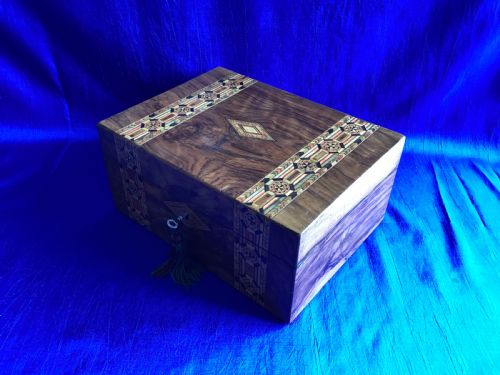 VICTORIAN WALNUT PARQUETRY JEWELLERYWATCH BOX - ADDITIONAL PHOTO 1