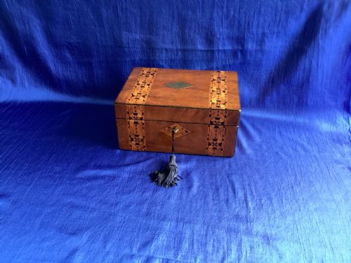 VICTORIAN WALNUT AND PARQUETRY KEEPSAKE TRINKET BOX - ADDITIONAL PHOTO 1