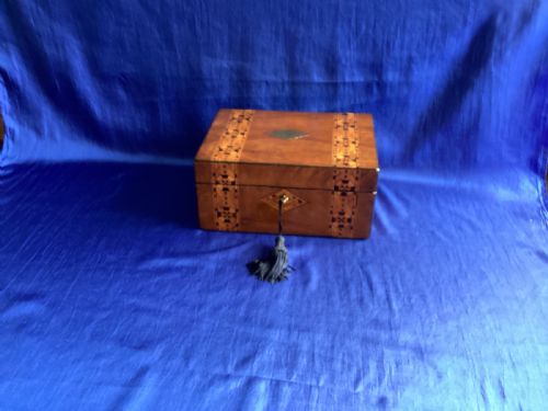 VICTORIAN WALNUT AND PARQUETRY KEEPSAKE TRINKET BOX - ADDITIONAL PHOTO 2
