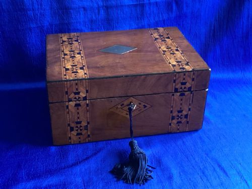 VICTORIAN WALNUT AND PARQUETRY KEEPSAKE TRINKET BOX - ADDITIONAL PHOTO 3