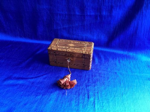 VICTORIAN WALNUT AND PARQUETRY TEA CADDY - ADDITIONAL PHOTO 9