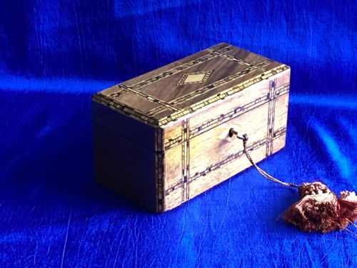 VICTORIAN WALNUT AND PARQUETRY TEA CADDY - ADDITIONAL PHOTO 10