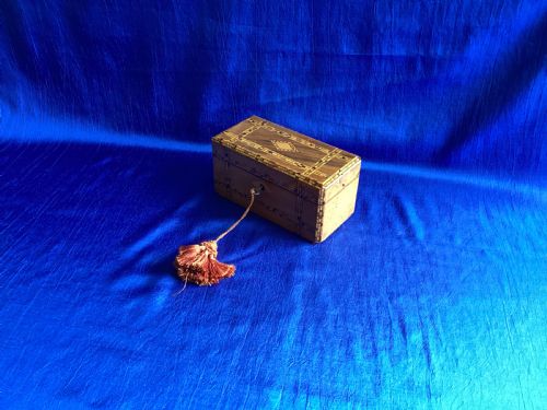 VICTORIAN WALNUT AND PARQUETRY TEA CADDY - ADDITIONAL PHOTO 11
