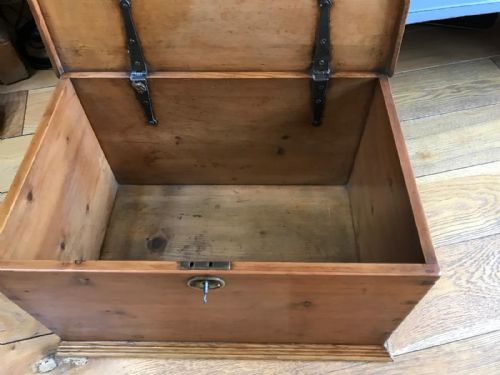 VICTORIAN PINE STORAGE BOX - ADDITIONAL PHOTO 2