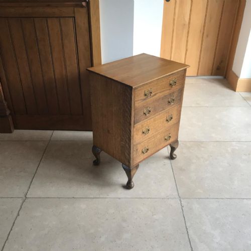 ANTIQUE OAK FOUR DRAWER BEDSIDE CHEST - ADDITIONAL PHOTO 1