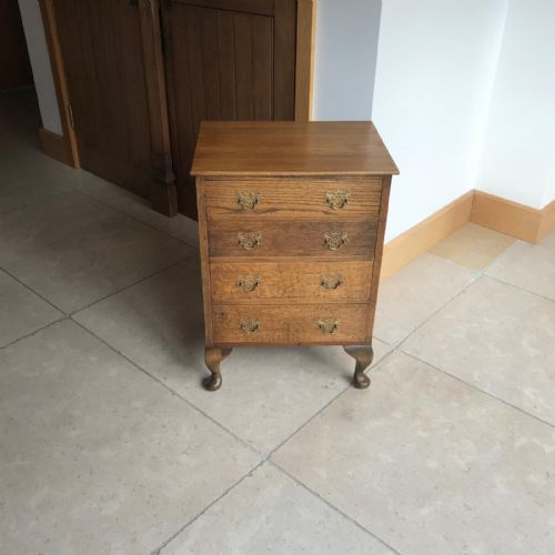 ANTIQUE OAK FOUR DRAWER BEDSIDE CHEST - ADDITIONAL PHOTO 4
