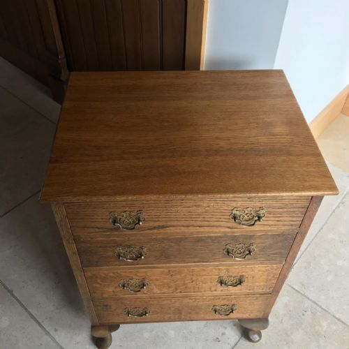 ANTIQUE OAK FOUR DRAWER BEDSIDE CHEST - ADDITIONAL PHOTO 6