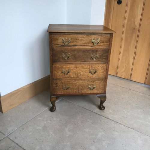 ANTIQUE OAK FOUR DRAWER BEDSIDE CHEST - ADDITIONAL PHOTO 9