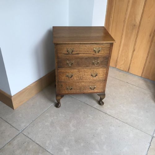 ANTIQUE OAK FOUR DRAWER BEDSIDE CHEST - ADDITIONAL PHOTO 10