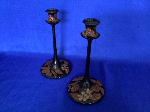 A PAIR OF ART NOUVEAU CARVED CANDLESTICKS - ADDITIONAL PHOTO 3