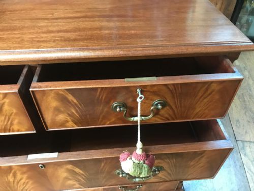 ANTIQUE MAHOGANY CHEST OF DRAWERS - ADDITIONAL PHOTO 6
